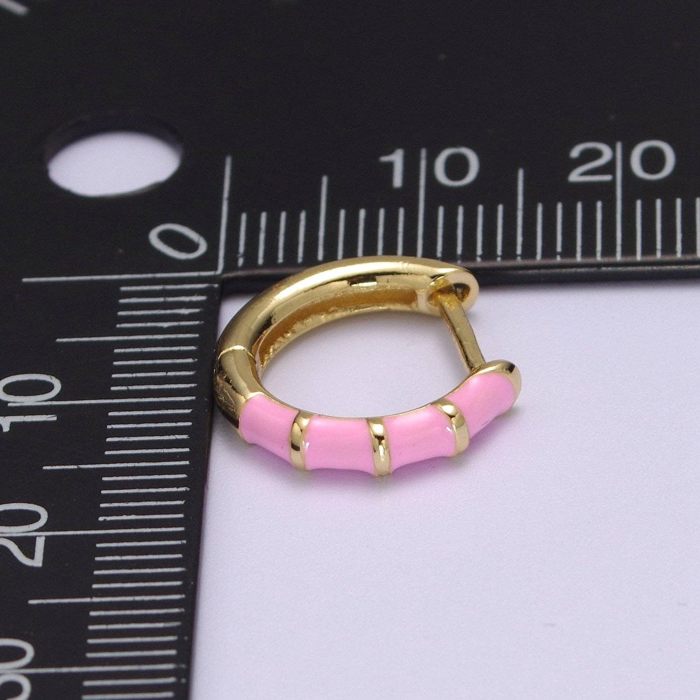 ENAMEL PASTEL HUGGIES