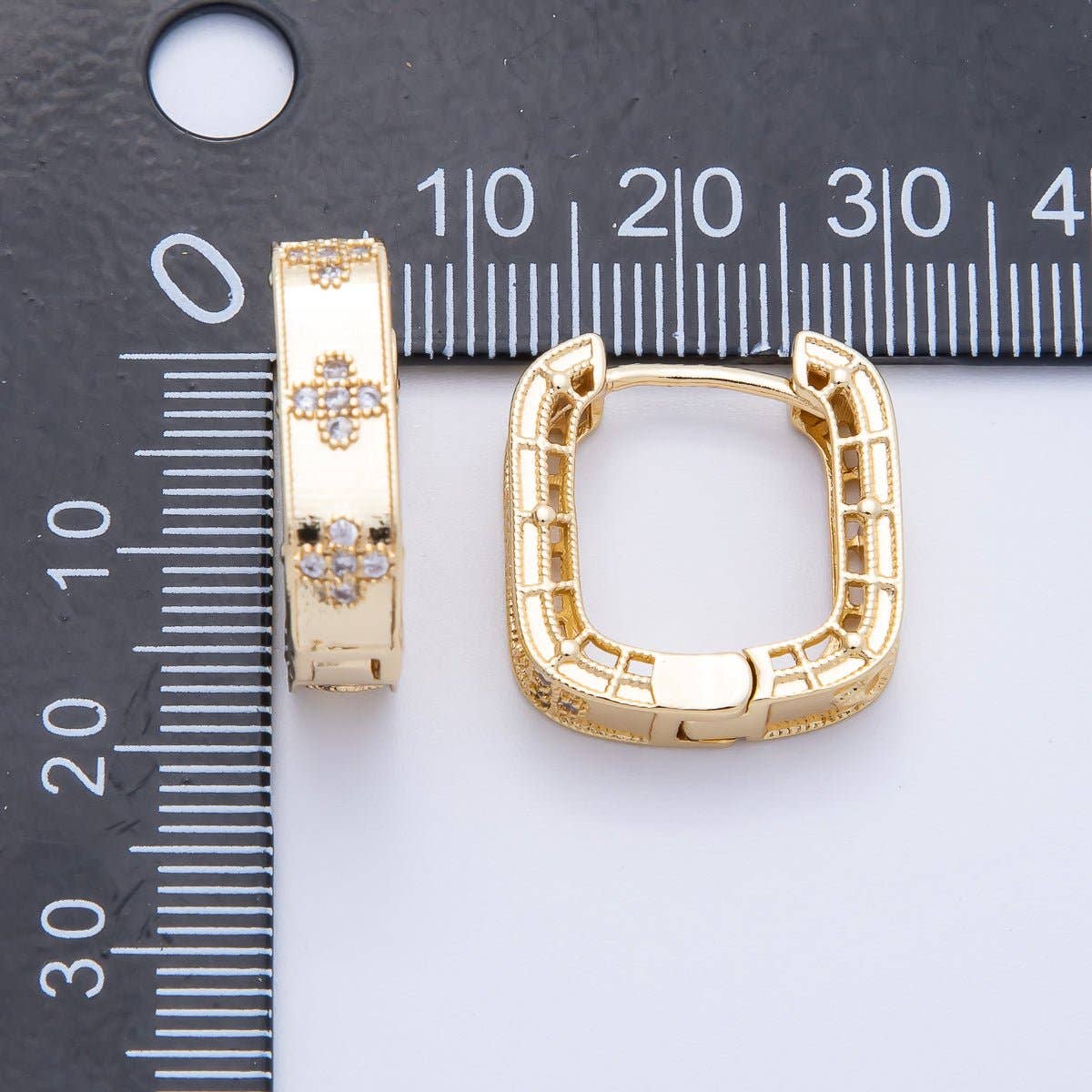 FLOWER SQUARE HOOP